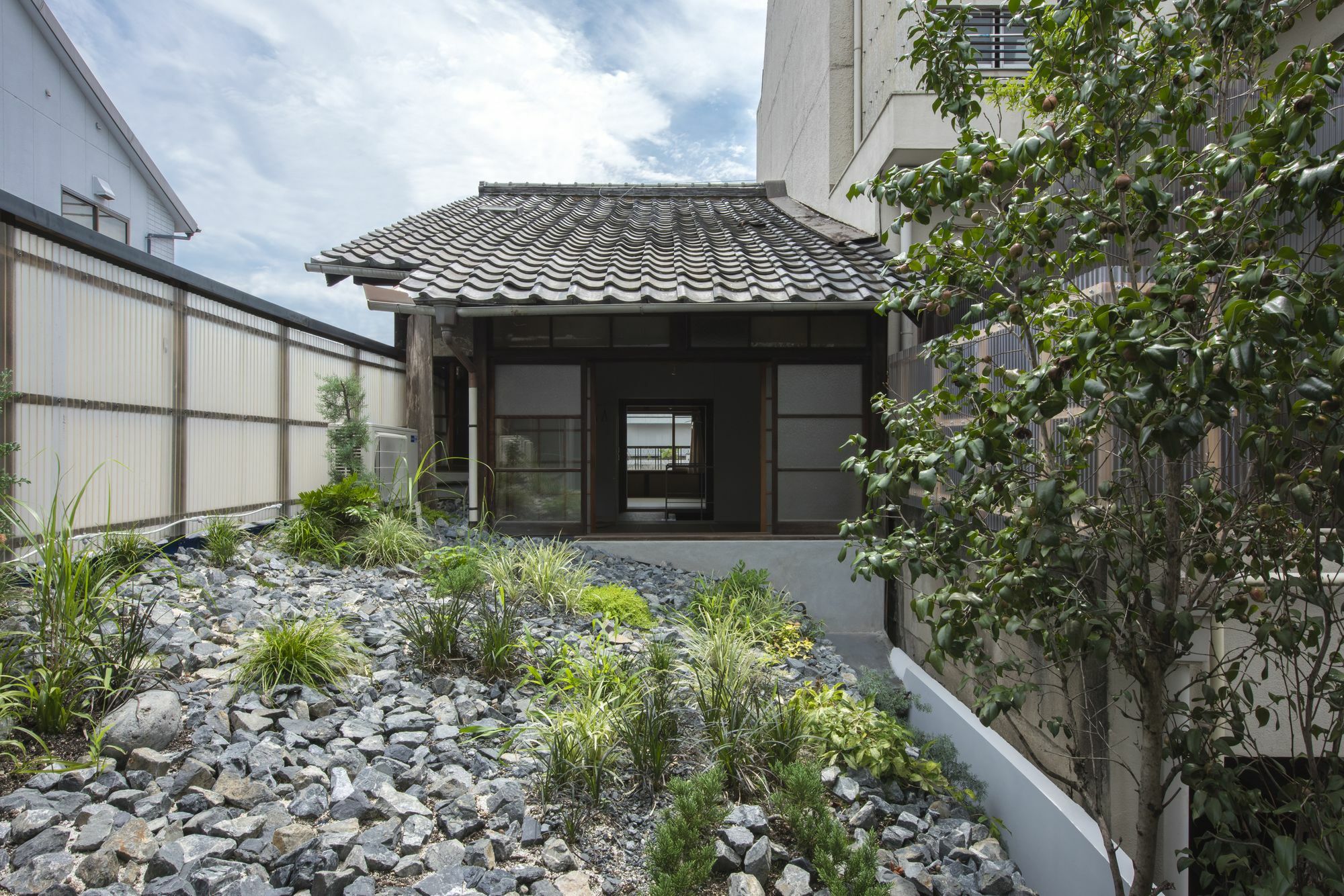 ア デイ イン khaki 京都市 エクステリア 写真